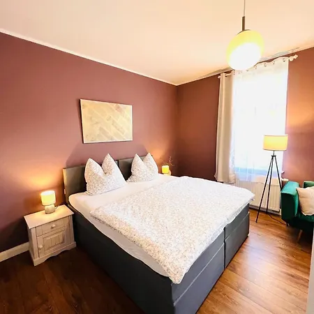 Im Historischem Bahnhof In Kein Fruehstueck 3*