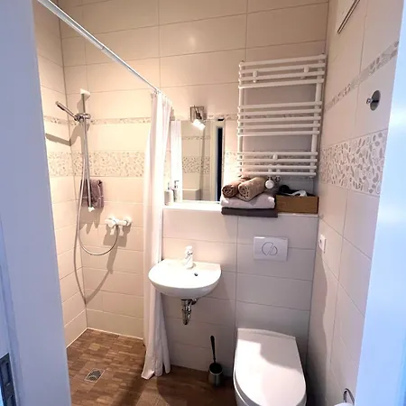 Πανσιόν Im Historischem Bahnhof In Kein Fruehstueck Fehrbellin