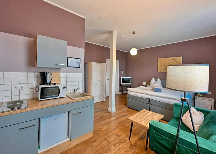 Im Historischem Bahnhof In Kein Fruehstueck Pensionat Fehrbellin