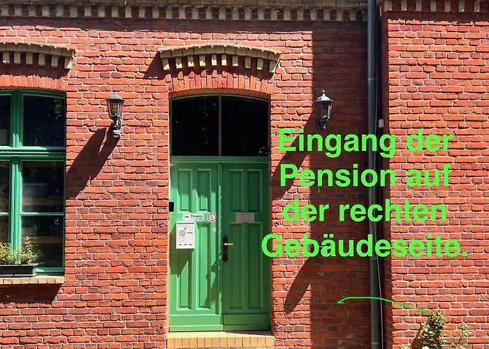 Im Historischem Bahnhof In Kein Fruehstueck Pensionat